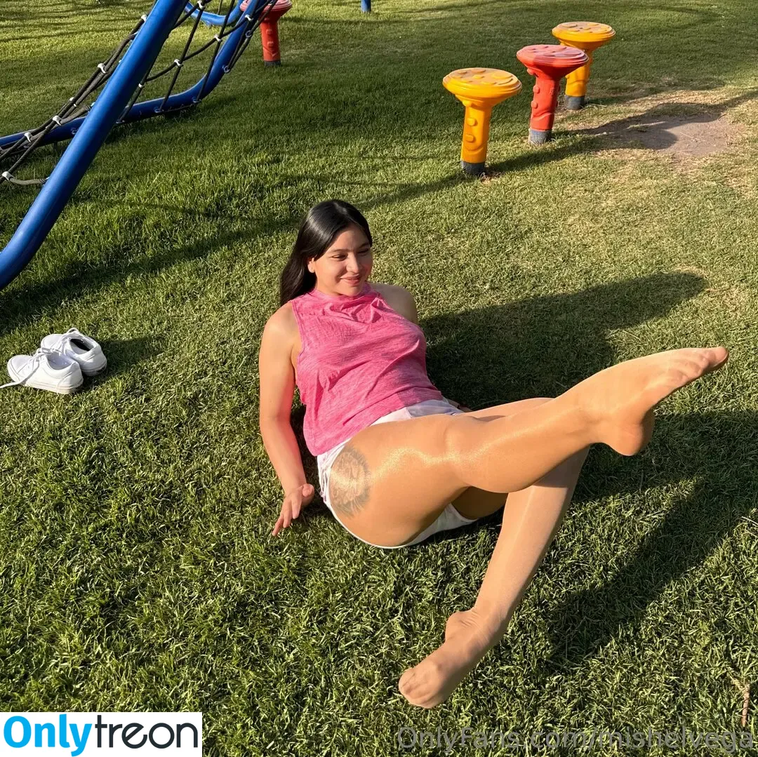 mishelvega nude photo #0037 (mishelvega23)