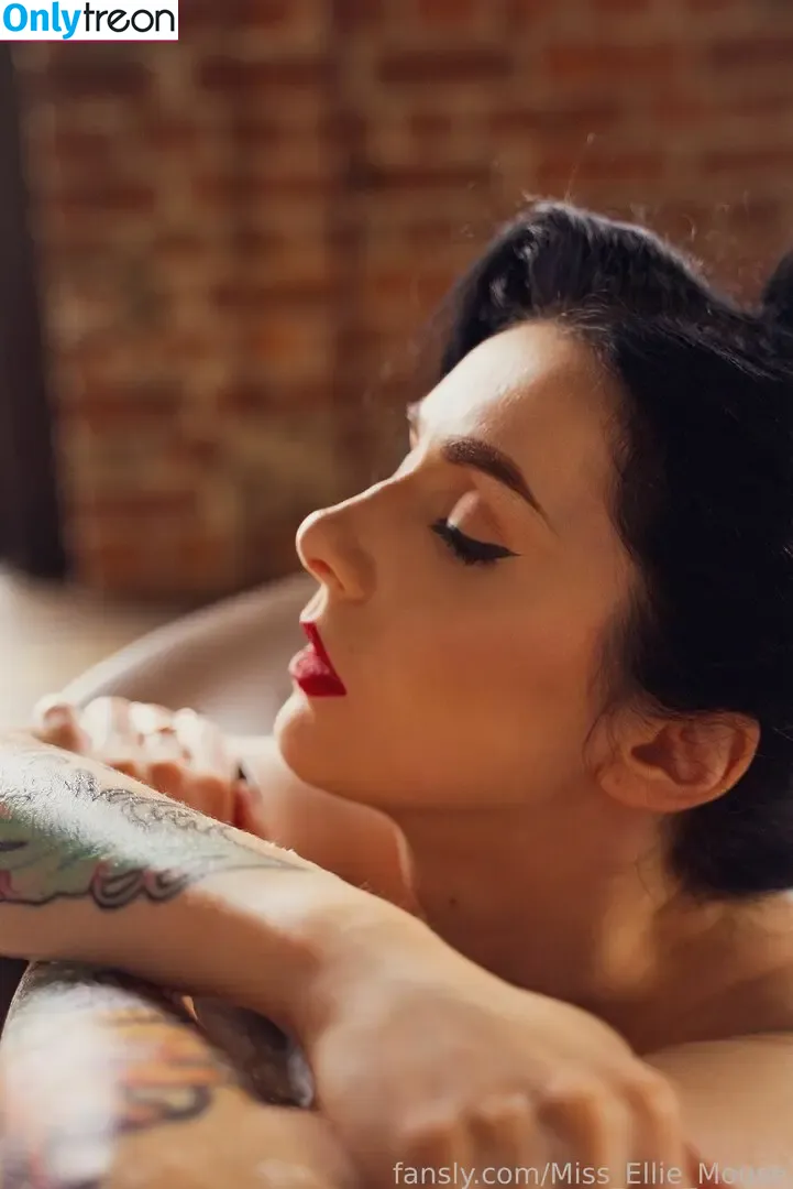 Miss Ellie M nude photo #0007 (elliemouse / misselliemouse)