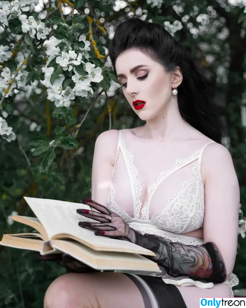 Miss Ellie M nude photo #0013 (elliemouse / misselliemouse)