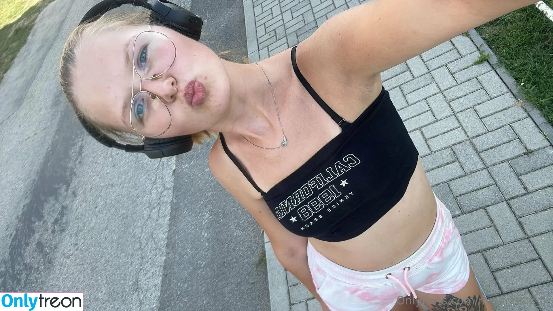 miss_kitty_lk nude photo #0032 (miss_kitty_lk)