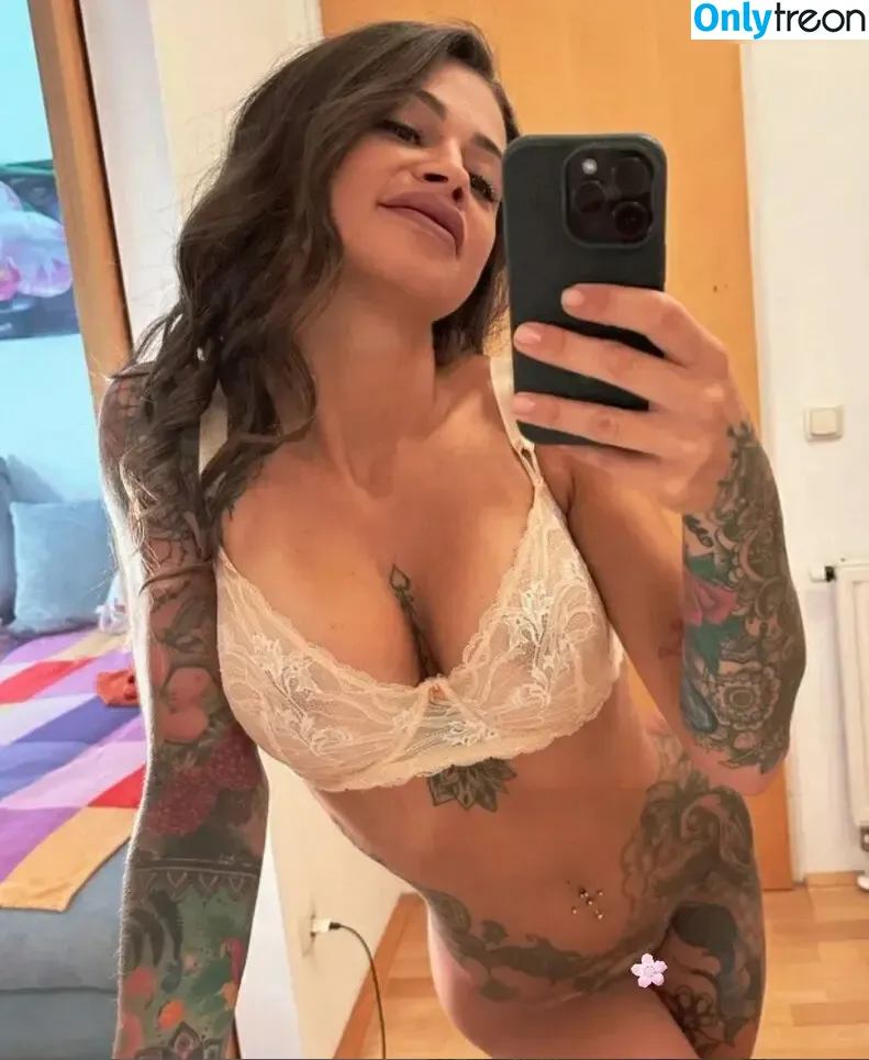 miss_mona_liisa nude photo #0001 (mia.hartmann)
