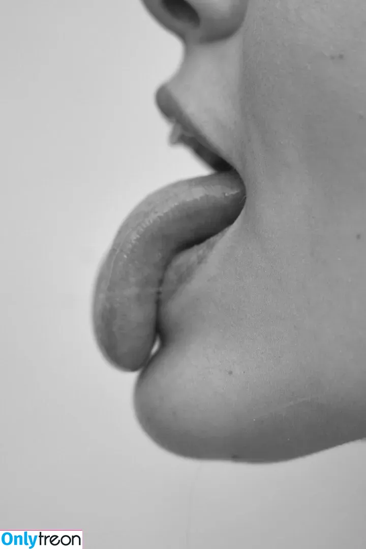 Miss.x.bee nude photo #0065 (miss.xbee / misssxbee)