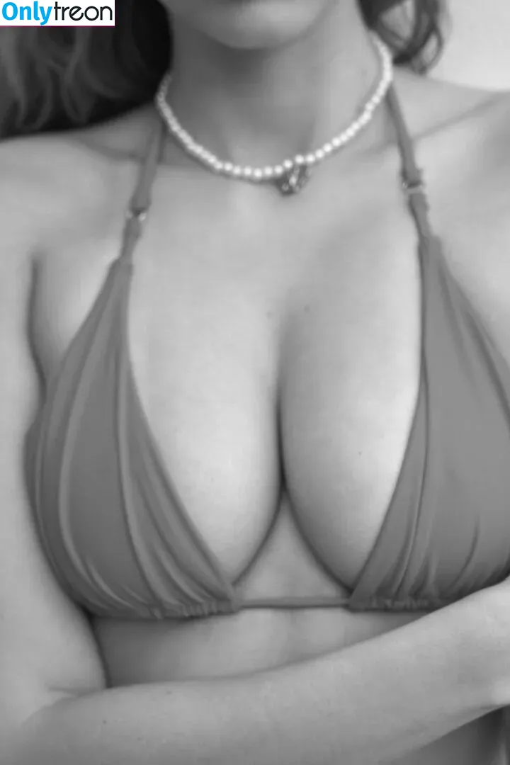 Miss.x.bee nude photo #0067 (miss.xbee / misssxbee)
