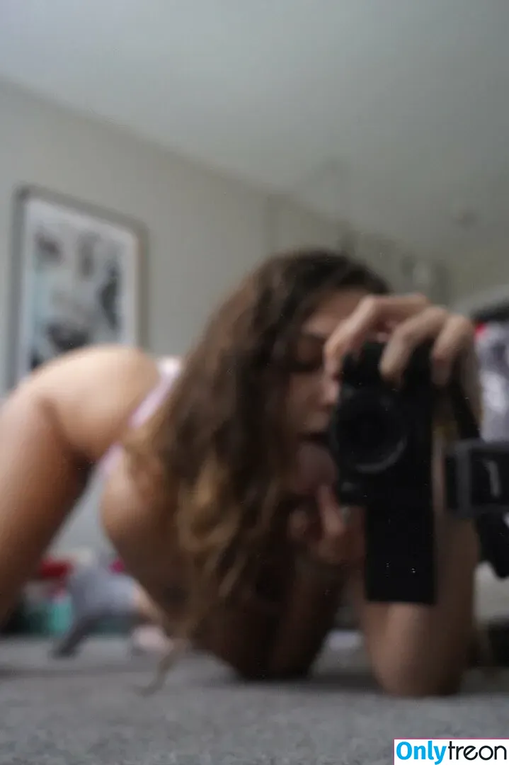 Miss.x.bee nude photo #0108 (miss.xbee / misssxbee)