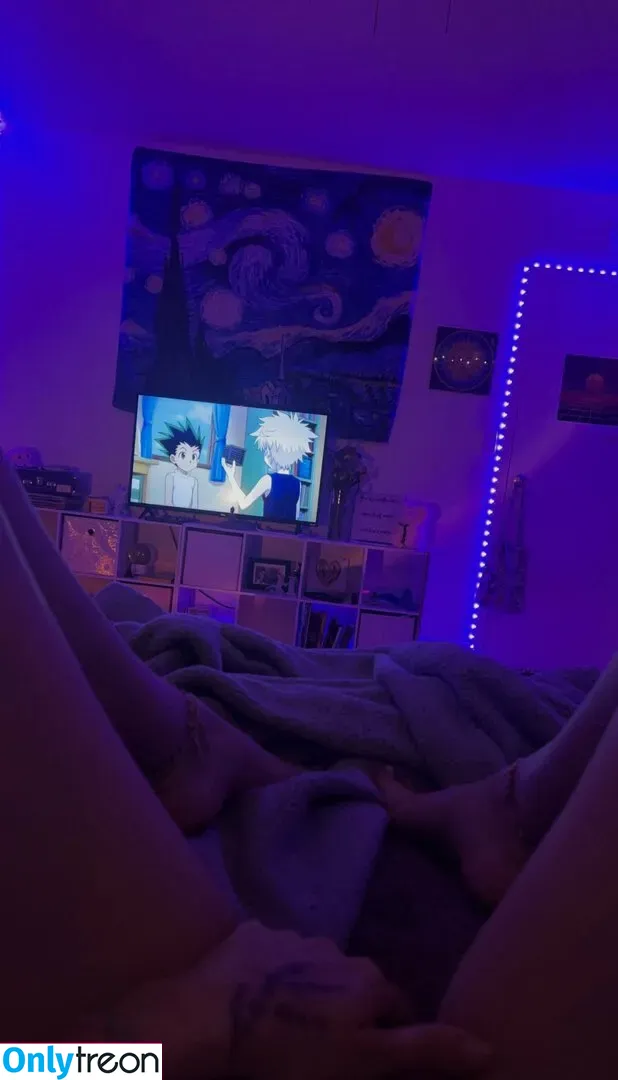 Miss.x.bee nude photo #0124 (miss.xbee / misssxbee)