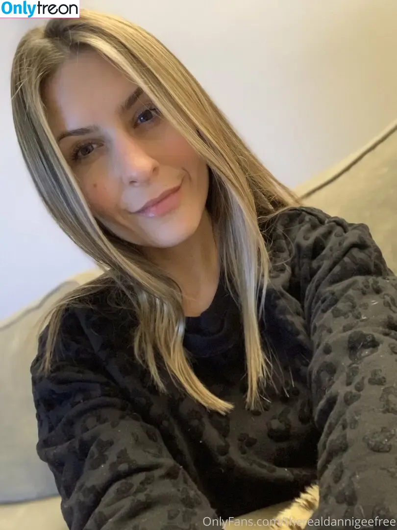 missdannigibson nude photo #0012 (msdannigibson)