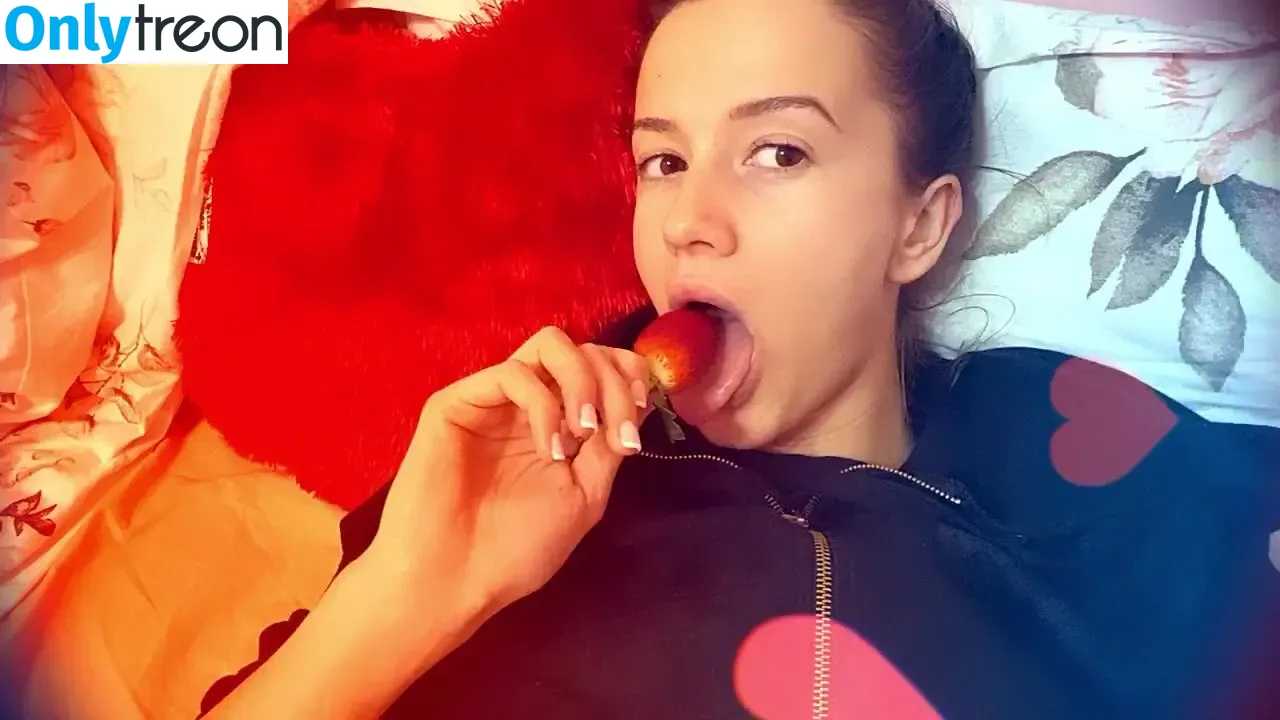 missdeniz nude photo #0021 (missdeniz)
