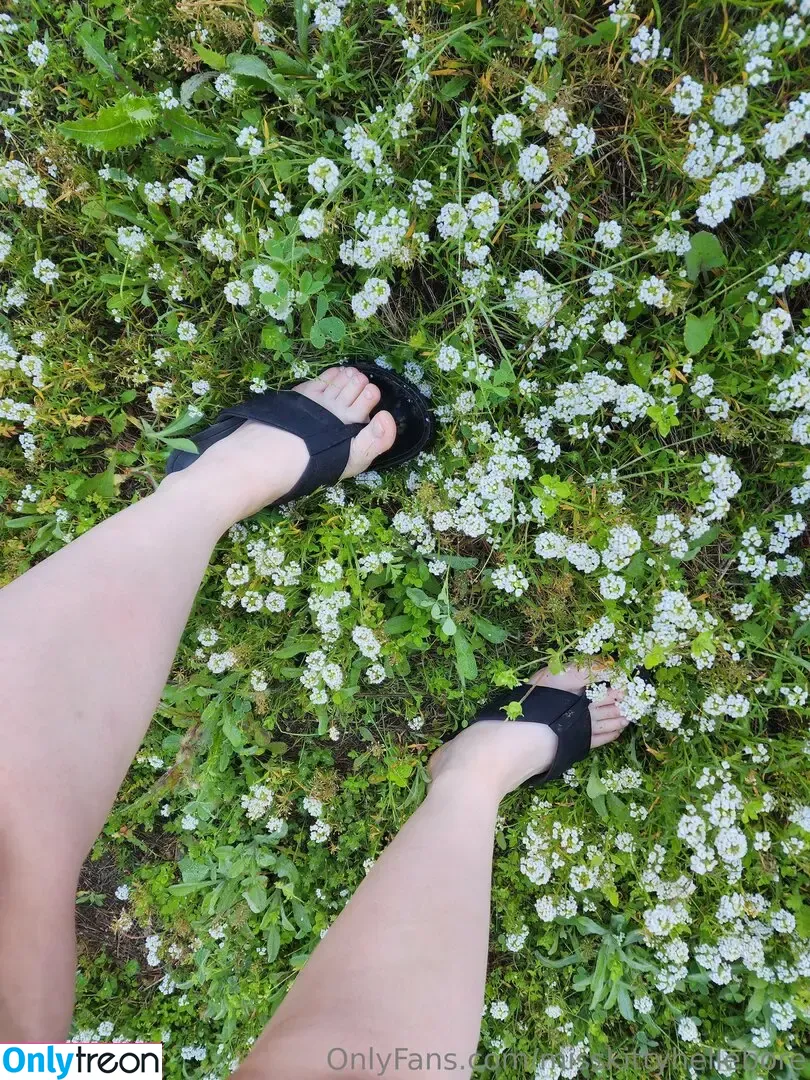 misskittyhellebore nude photo #0058 (heykittykittykittylove)