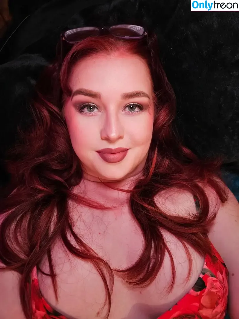 MissLucyLincoln nude photo #0003 (lucylincoln / misslucylincoln2)