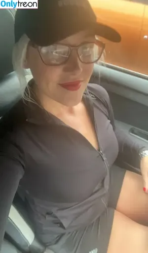 Missnylons07 / Danielledfc07 nude photo #0015