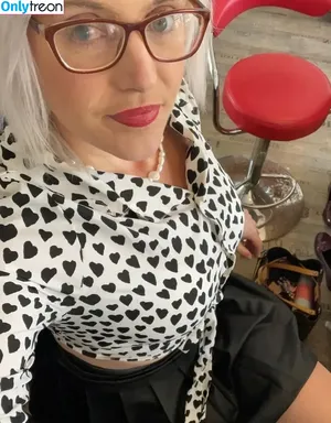 Missnylons07 / Danielledfc07 nude photo #0020