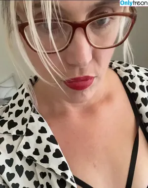 Missnylons07 / Danielledfc07 nude photo #0021