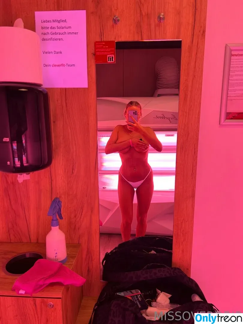 missoverdrip nude photo #0001 (missoverdrip)