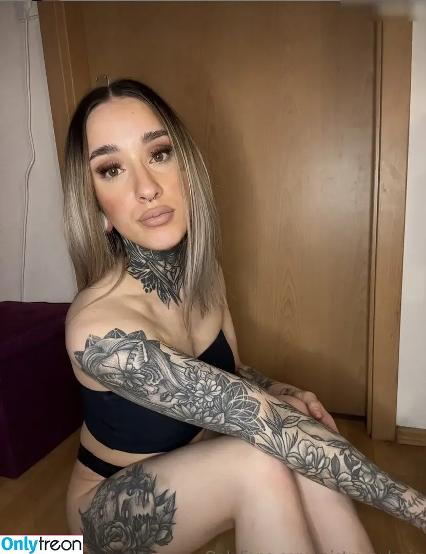 Mistressxlesia nude photo #0015 (alesiafoerster)