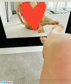mjanie32 / mjo23dan nude photo #0007