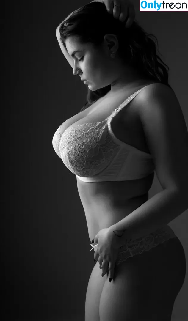 mo0ny nude photo #0014 (mich3ll3_mra)