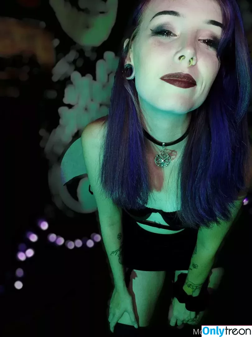 modernmorticia nude photo #0065 (modern_morticia)