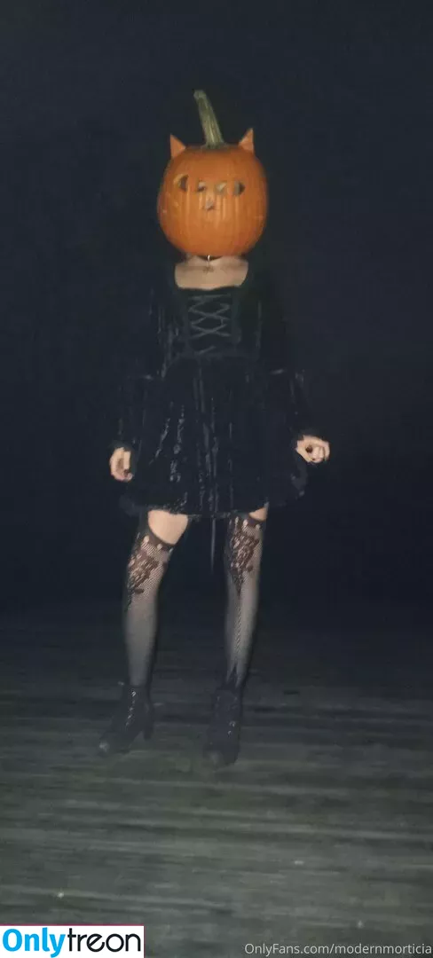 modernmorticia nude photo #0073 (modern_morticia)