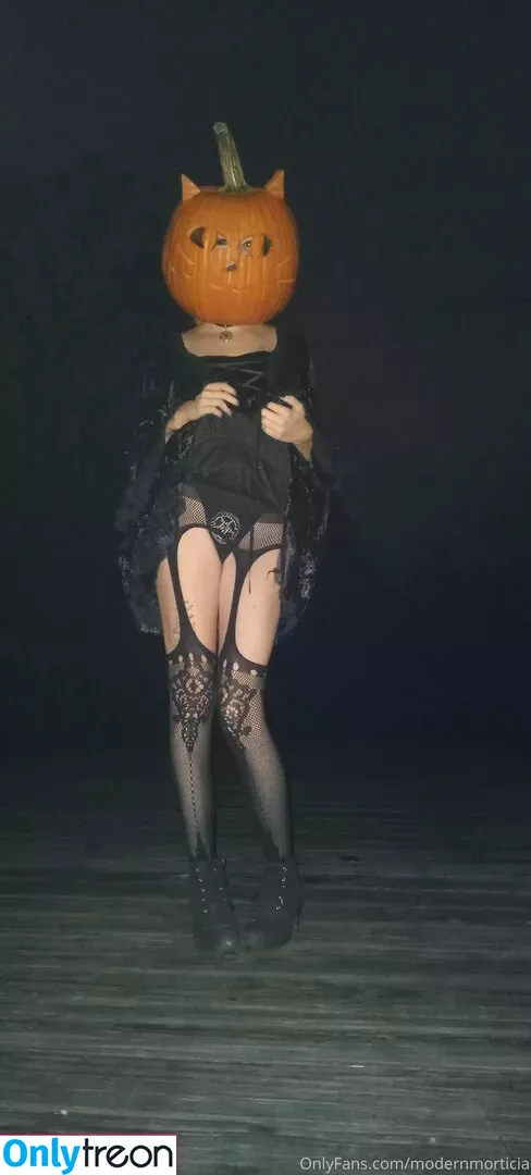modernmorticia nude photo #0074 (modern_morticia)