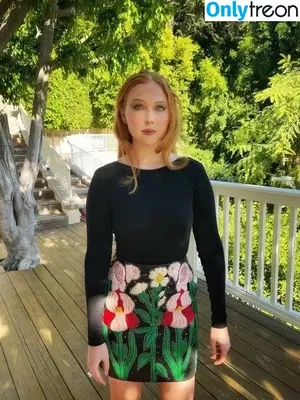 Molly C. Quinn / mollycaitlynquinn nude photo #0056