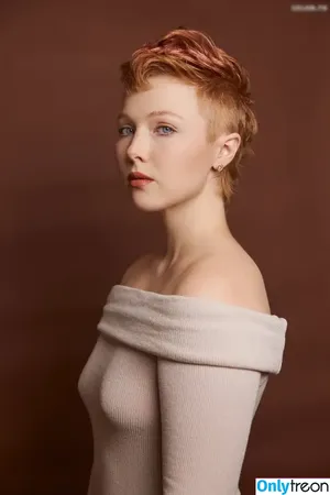 Molly C. Quinn / mollycaitlynquinn nude photo #0060