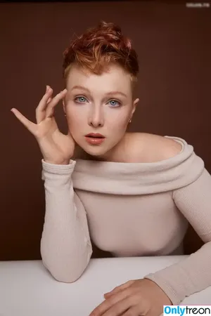 Molly C. Quinn / mollycaitlynquinn nude photo #0061