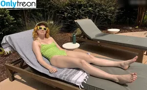 Molly C. Quinn / mollycaitlynquinn nude photo #0073