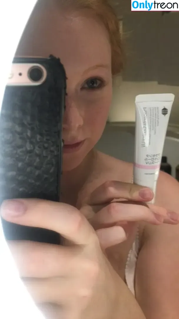 Molly C. Quinn nude photo #0070 (mollycaitlynquinn)