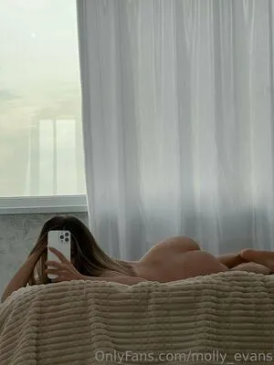 Molly Evans / molly_evans / mollyevansxo nude photo #0015