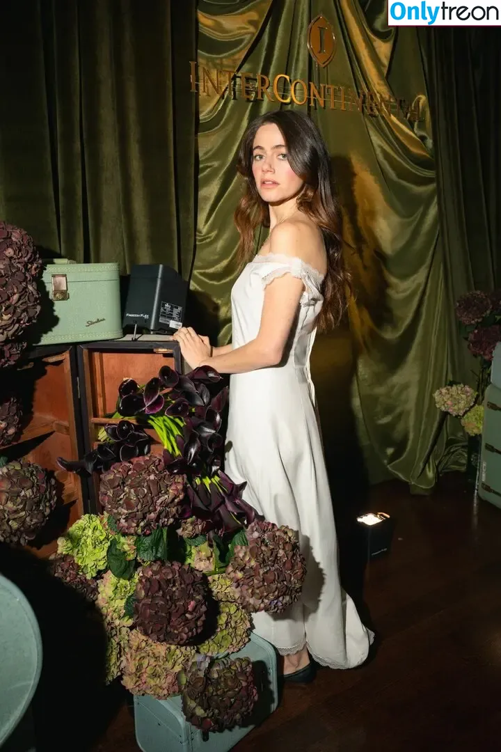 Molly Gordon nude photo #0325 (crashgordon / mollsterg)