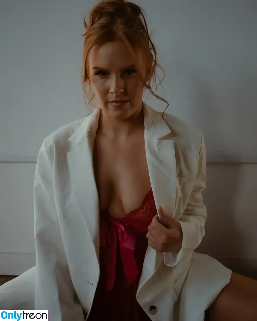 Molly Mullaney nude photo #0004 (Love is Blind Season 8 / mollyrosemullaney)