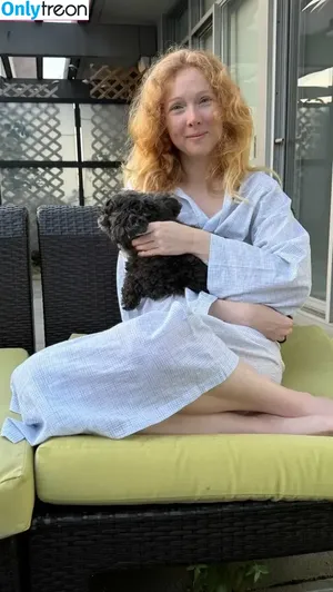 Molly Quinn / lassmolly / mollycaitlynquinn nude photo #0176