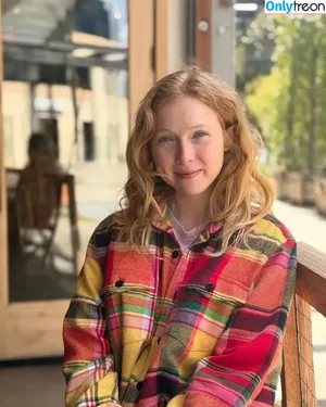 Molly Quinn / lassmolly / mollycaitlynquinn nude photo #0181
