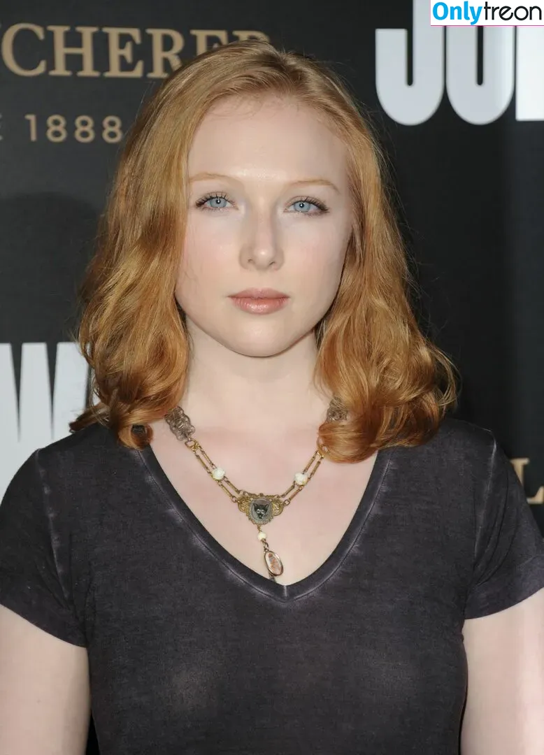 Molly Quinn nude photo #0092 (lassmolly / mollycaitlynquinn)