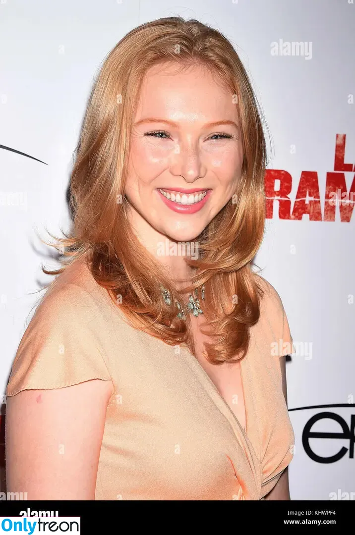 Molly Quinn nude photo #0158 (lassmolly / mollycaitlynquinn)