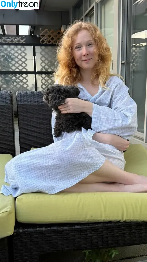 Molly Quinn nude photo #0176 (lassmolly / mollycaitlynquinn)