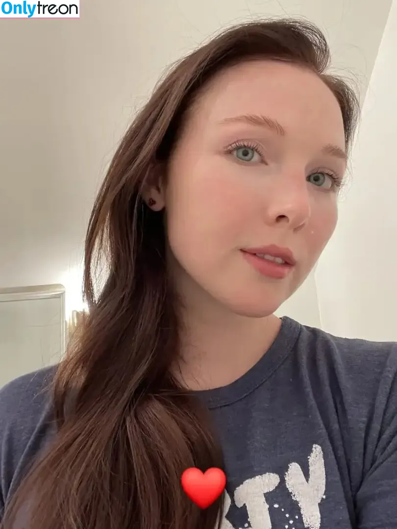Molly Quinn nude photo #0179 (lassmolly / mollycaitlynquinn)