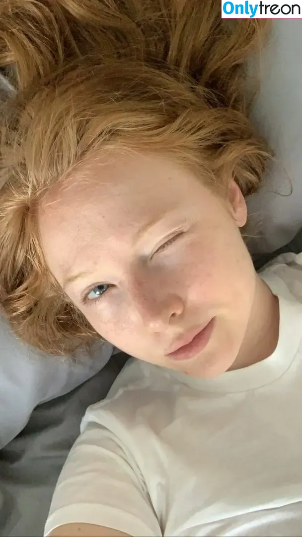 Molly Quinn nude photo #0188 (lassmolly / mollycaitlynquinn)
