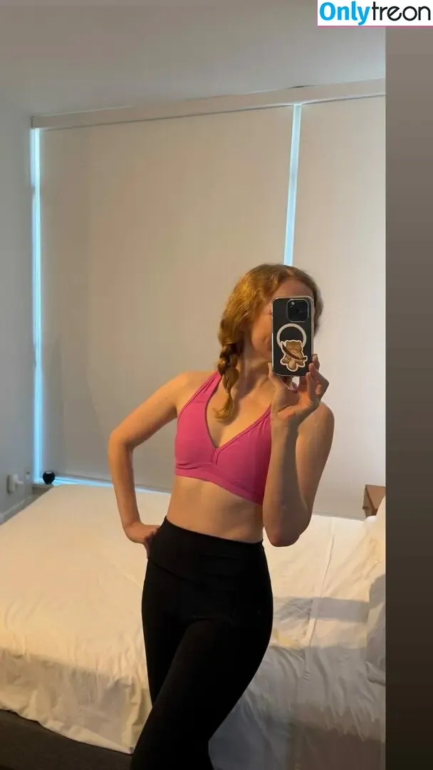 Molly Quinn nude photo #0197 (lassmolly / mollycaitlynquinn)