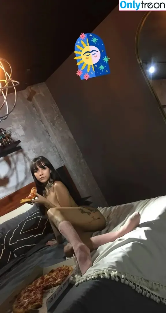 Mollylilpeach nude photo #0002 (Lauryncutie / Molly C / laurycutie / mollypeachphoto)
