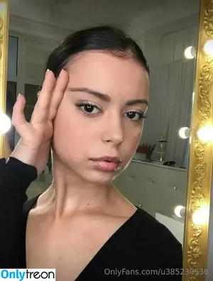 mollylo / mollylo93 nude photo #0002