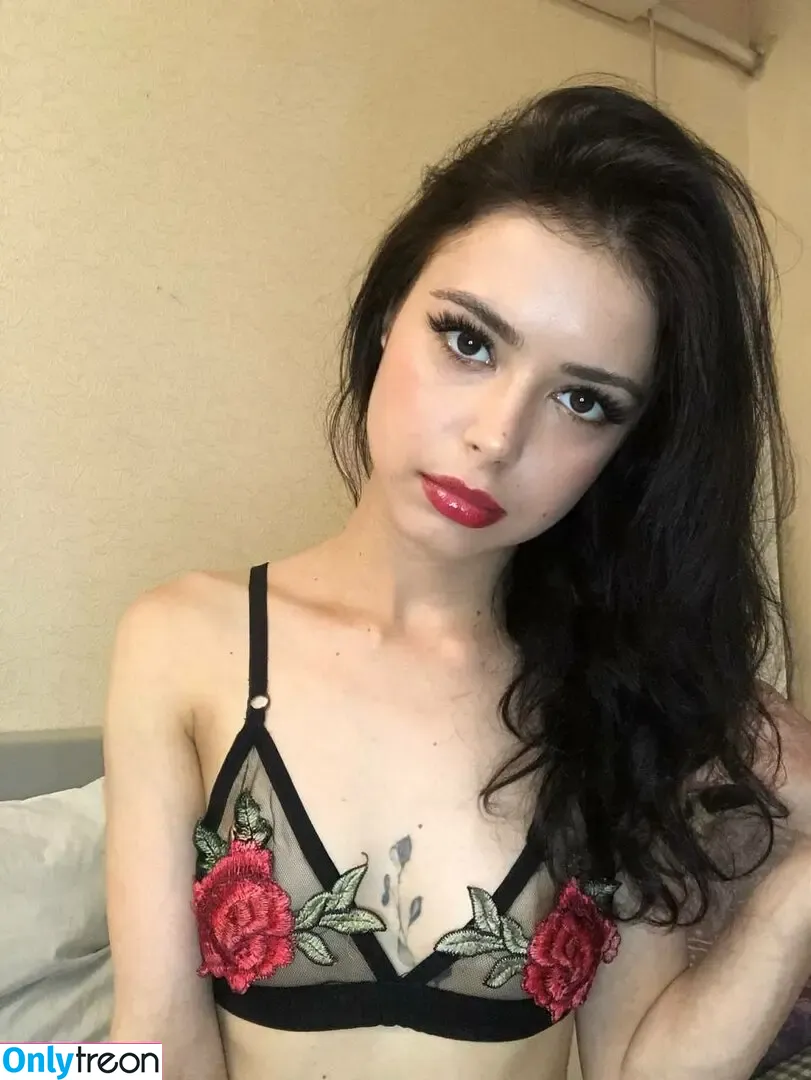mollylo nude photo #0053 (mollylo93)