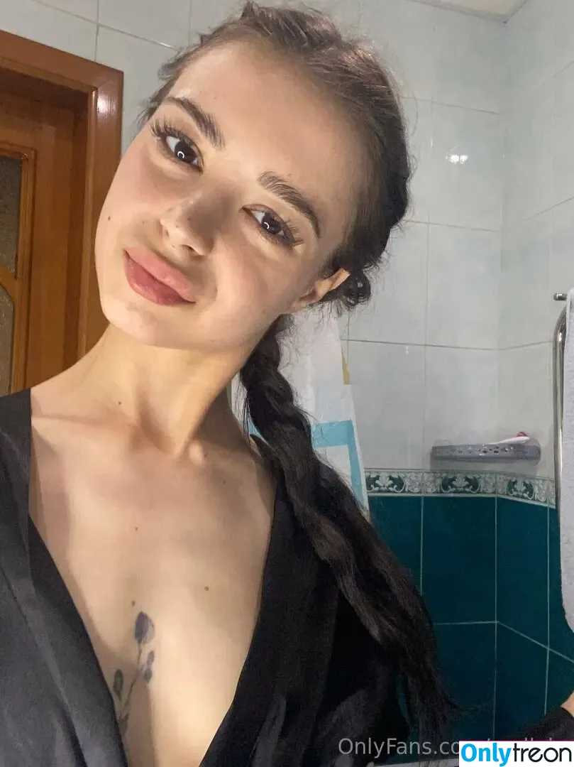 mollylo nude photo #0072 (mollylo93)
