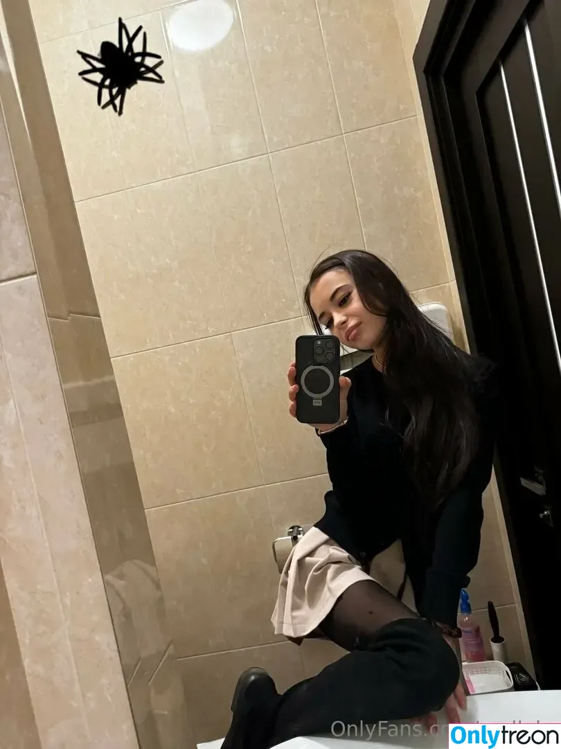 mollylo nude photo #0161 (mollylo93)