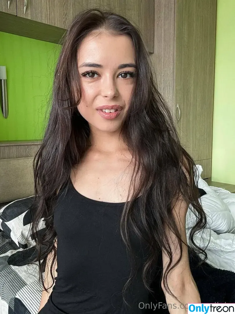 mollylo nude photo #0192 (mollylo93)