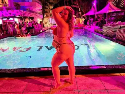 mollynonsense / missusthickness / molly.nonsense nude photo #0169