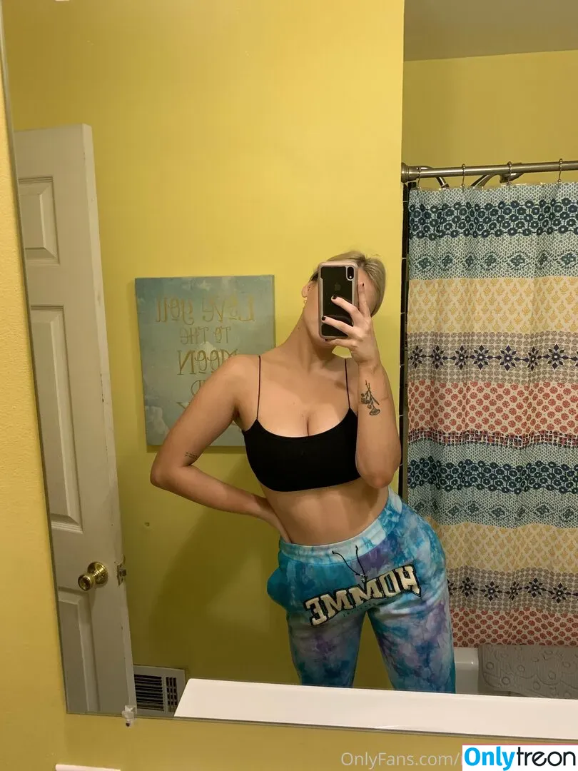 mollyomaliamollyomaliaaa nude photo #0022 (mollyomalia / mollyomaliaaa)