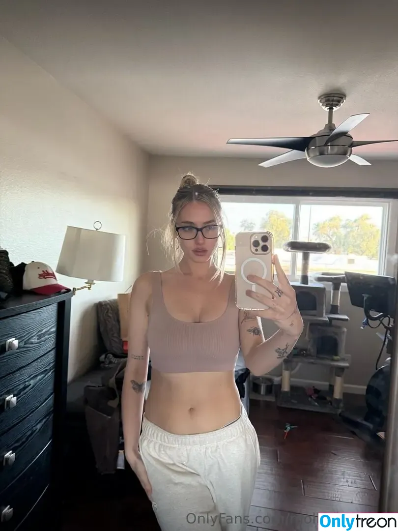mollyomaliamollyomaliaaa nude photo #0068 (mollyomalia / mollyomaliaaa)