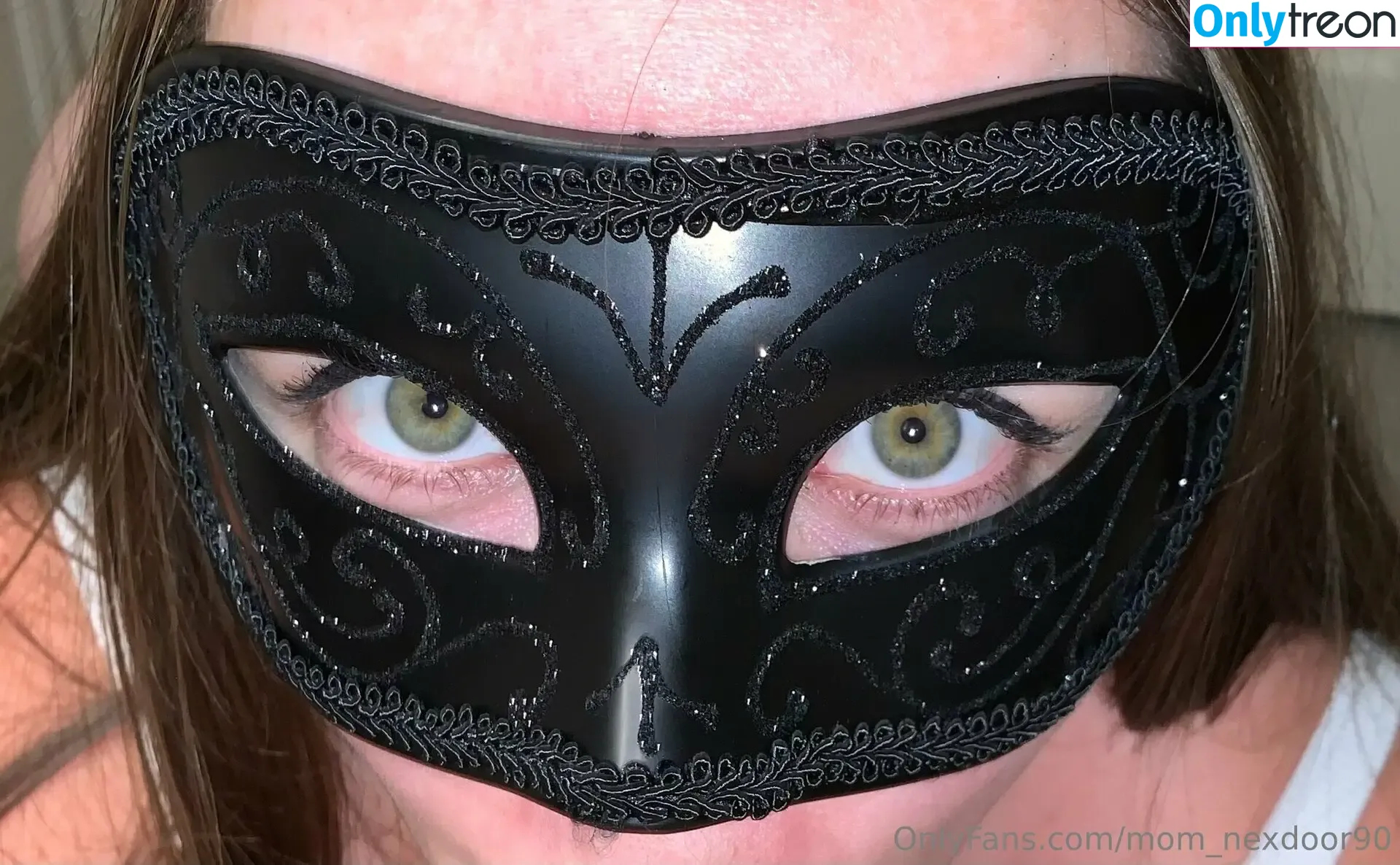 mom_nextdoor90 голая photo #0031 (mom_nextdoor88)