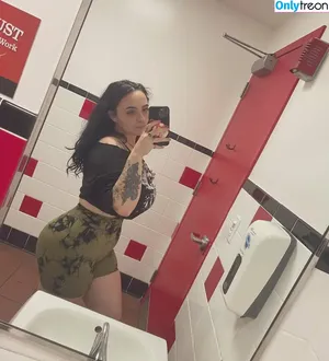 Mommyprincessuwu / mommyprincess_ / uwumilf nude photo #0101